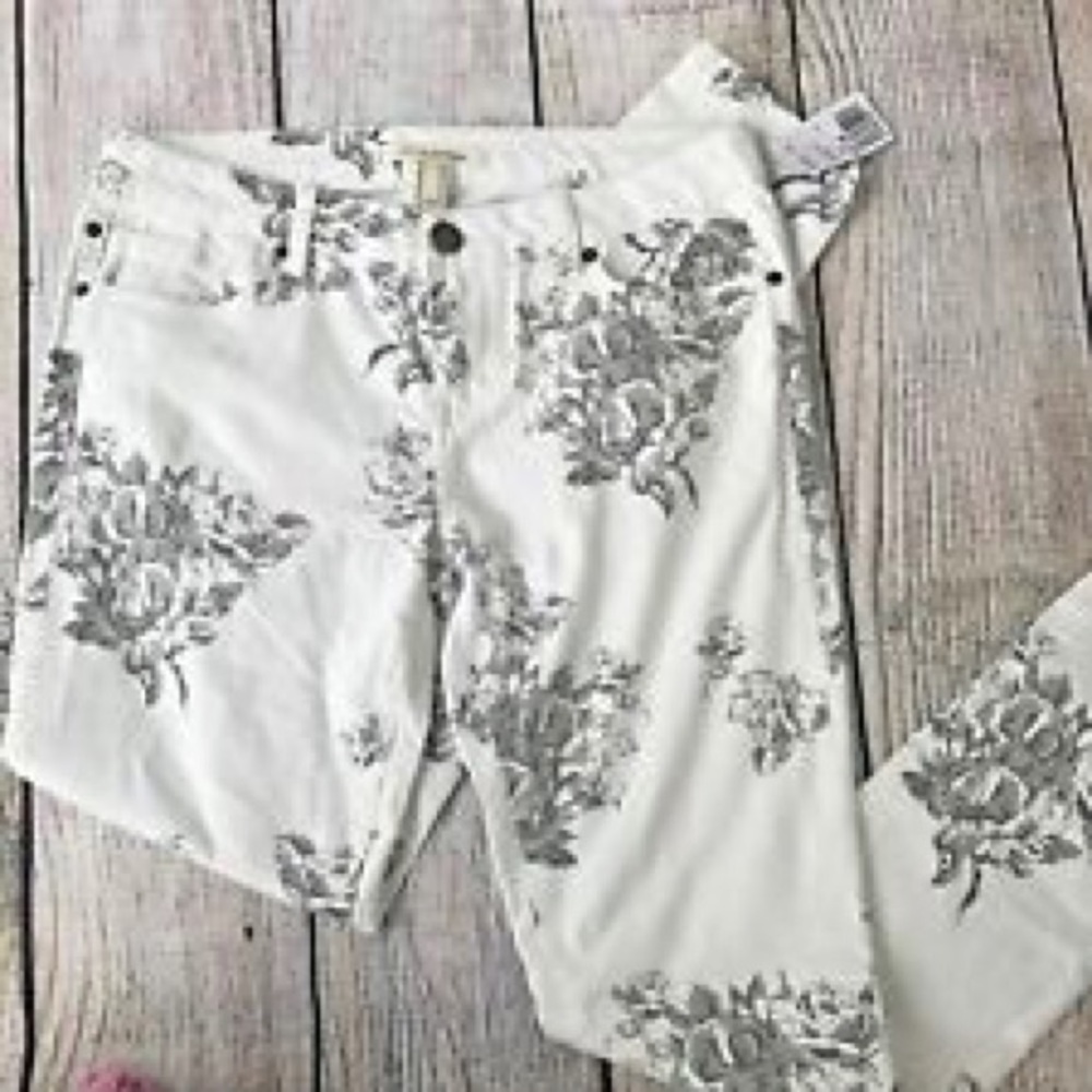 White flower jeans